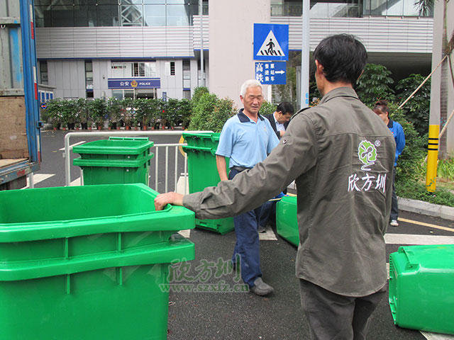 選擇重慶塑料垃圾桶 就上欣方圳官網